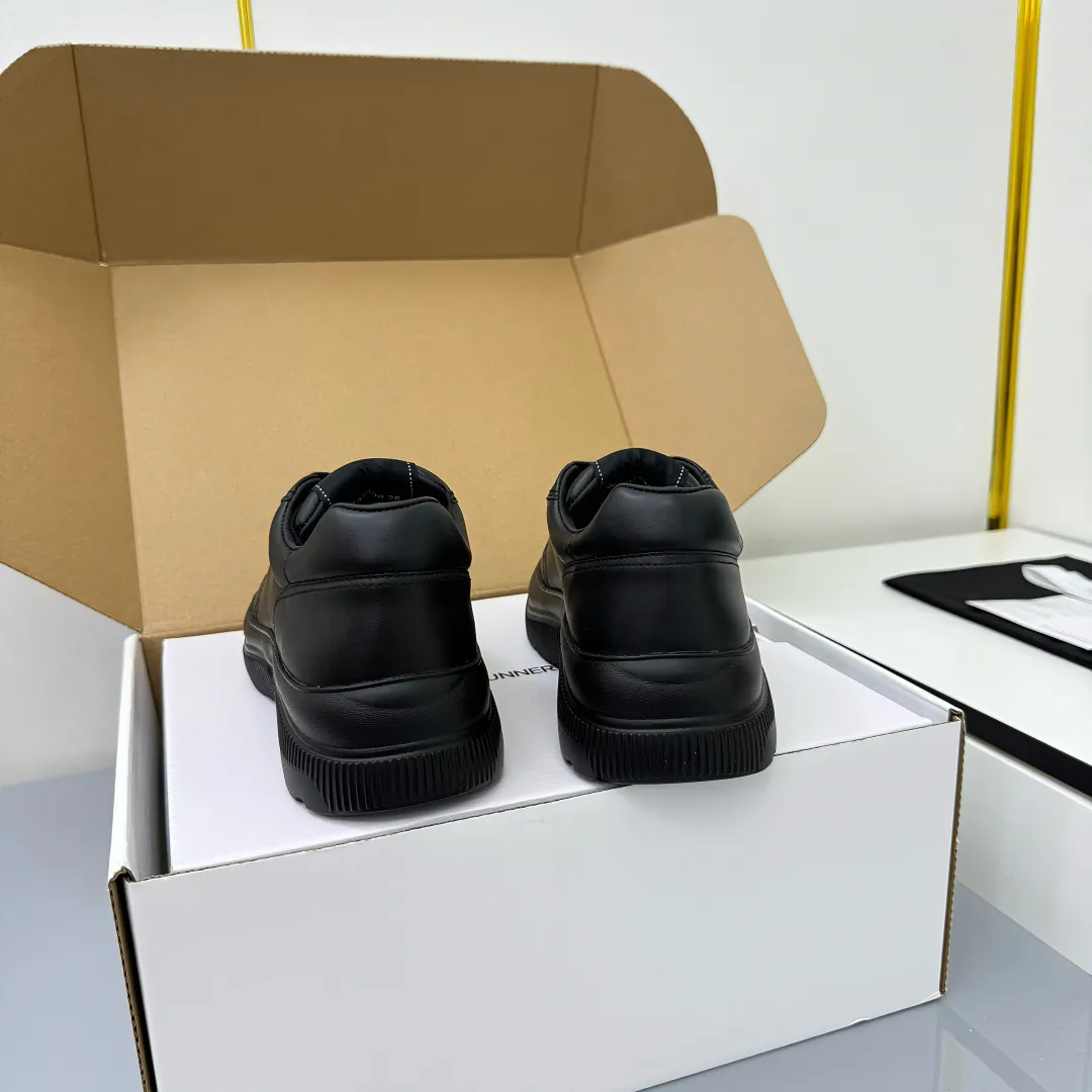 👟👟Ex-factory price 620👟👟 Chanel bread shoes ~ original calfskin panda shoes Chanel 25C latest hot style panda black and white sports shoes casual sneakers Xiaoxiang hot item classic black and white panda color coco girls must pay Fabric: original custom mixed sheepskin lining: original imported breathable mesh lining outsole: Original molded rubber + TPU combination Size: Women's 35-41